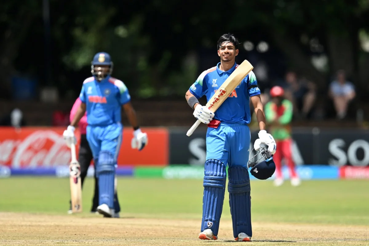 বৈভবকে ছাপিয়ে সেঞ্চুরি আরসিবি তারকার, যুব বিশ্বকাপে জিম্বাবোয়েকে উড়িয়ে দিল ভারত