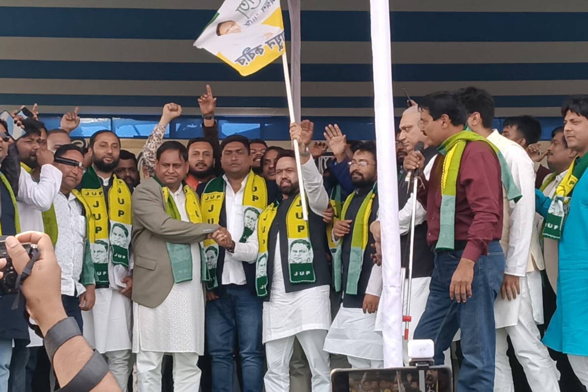 ভোটের মুখে হুমায়ুনের দলে যোগ দিলেন ফিরহাদের প্রাক্তন জামাই  ইয়াসির, গুরুত্ব দিতে নারাজ তৃণমূল
