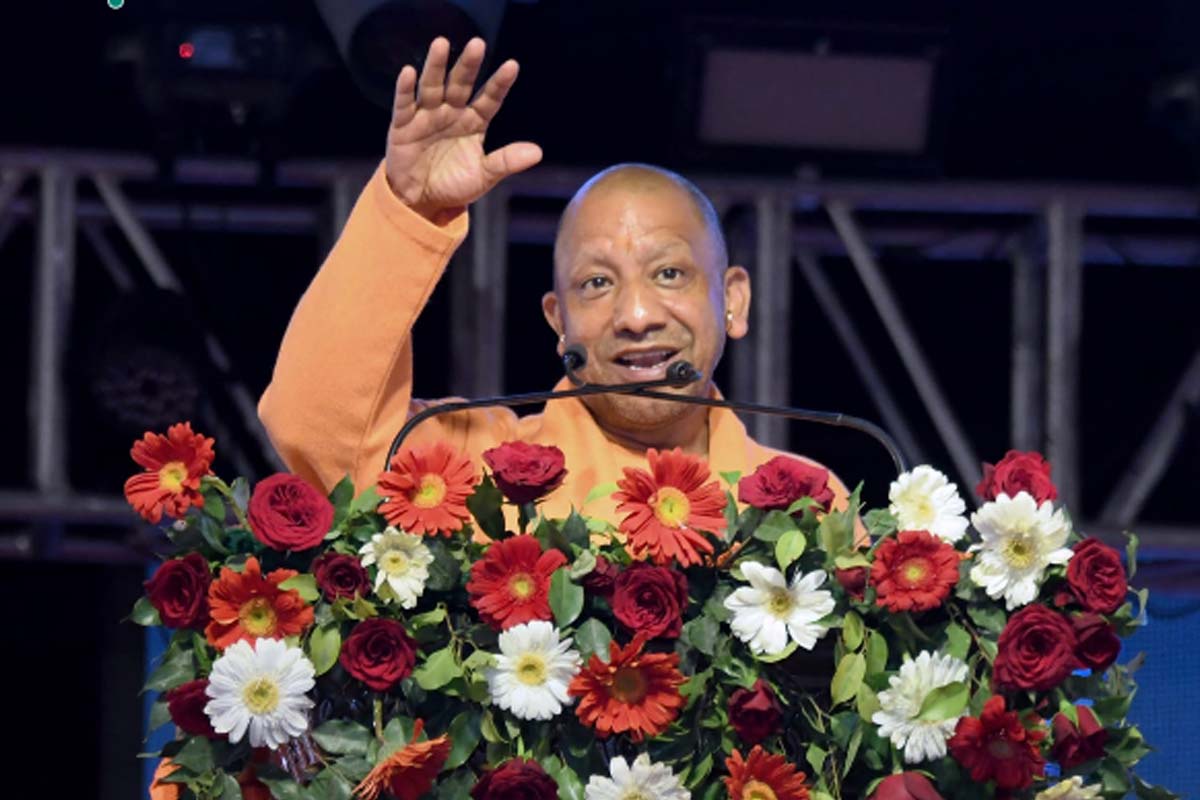 ১৫ লক্ষ শিক্ষক-শিক্ষাকর্মীর জন্য ক্যাশলেস চিকিৎসা! উত্তরপ্রদেশে বড় ঘোষণা যোগীর