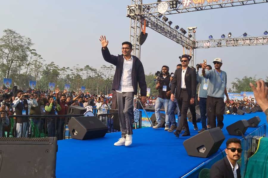 চা শ্রমিকদের দৈনিক মজুরি বাড়বে? আলিপুরদুয়ারে বড় ঘোষণা অভিষেকের