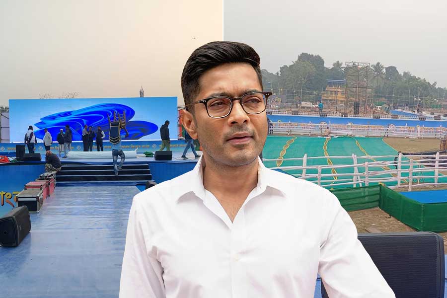 চব্বিশের ব্রিগেডের মঞ্চসজ্জা বারুইপুরে, ক্রস র‌্যাম্প ধরে জনতার ভিড়ে মিশবেন অভিষেক