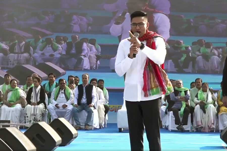 ‘ইডিকে দিয়ে বিরোধীদের কণ্ঠরোধ করছে’, আইপ্যাকে হানায় মতুয়াগড় থেকে বিজেপিকে তোপ অভিষেকের