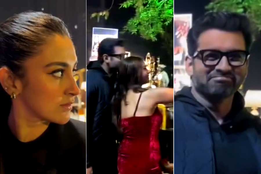 বর্ষবরণের রাতে অন্য মহিলার সঙ্গে ঘনিষ্ঠ হয়ে সেলফি! অঙ্কুশের কাণ্ডে রেগে কাঁই ঐন্দ্রিলা