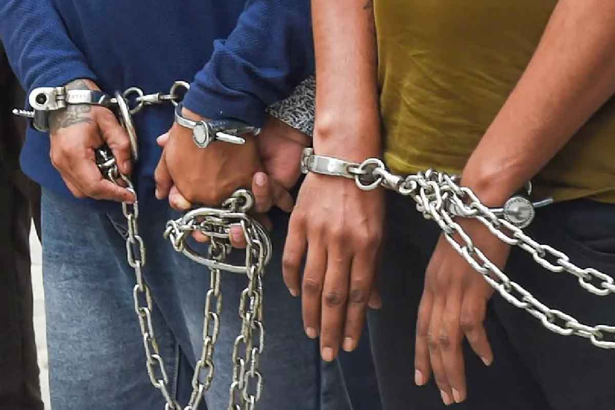 বর্ধমানে ছেলেধরা সন্দেহে ২ যুবককে ‘গণপিটুনি’, পুলিশি জিজ্ঞাসাবাদে নাবালক পাচারচক্রের হদিশ!