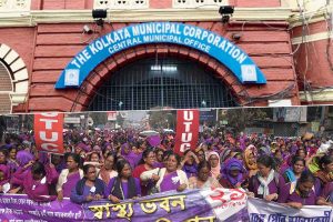 স্বাস্থ্যভবনের কর্তাদের সঙ্গে বৈঠকের পরই অবস্থান প্রত্যাহার! ‘কর্মবিরতি চলবে’, সাফ জানালেন আশাকর্মীরা