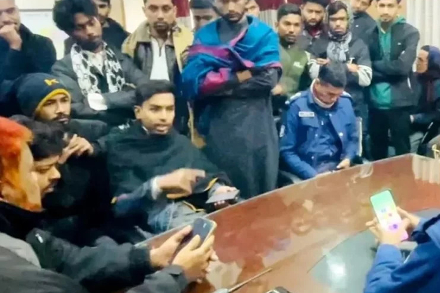 ‘আমরা থানা পুড়িয়েছি, এসআইকে জ্বালিয়ে দিয়েছি’, বিস্ফোরক দাবি বৈষম্যবিরোধী ছাত্র নেতার