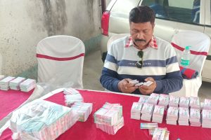 সামনে ফলের দোকান, আড়ালে জাল লটারির ব্যবসা! বর্ধমানে পুলিশি অভিযানে বাজেয়াপ্ত কোটি টাকার টিকিট