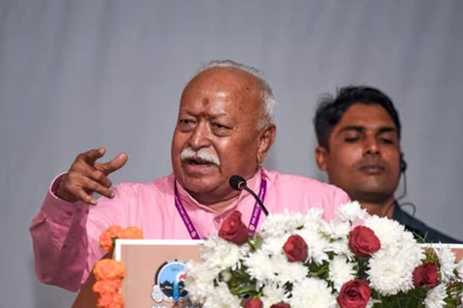 ‘বিজেপিকে দেখে আরএসএসের বিচার করবেন না’, মোদি-শাহর ছোঁয়াচ এড়াতে চাইছেন ভাগবত?
