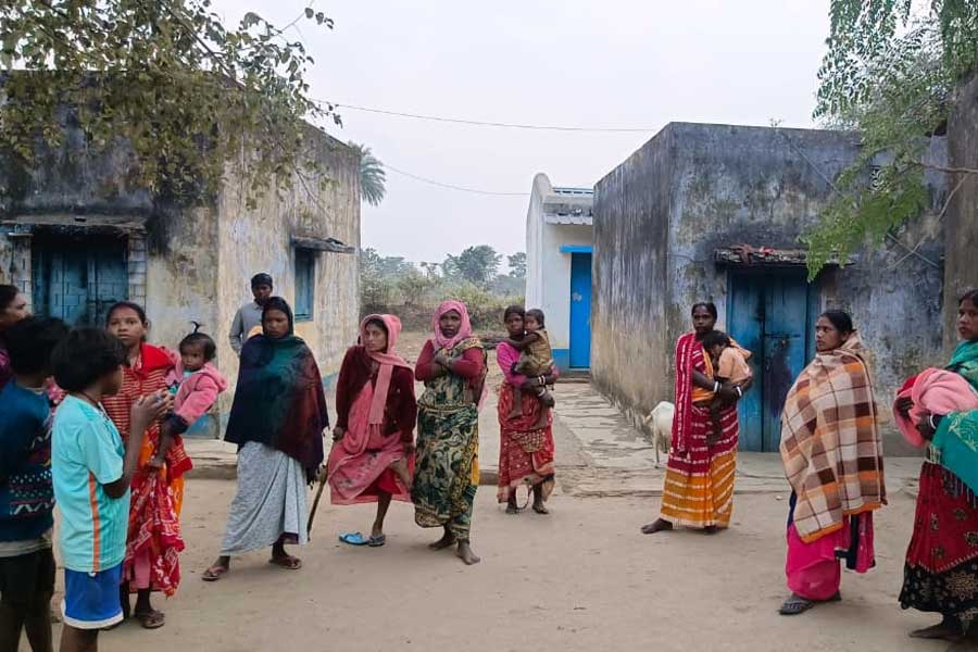 মাধ্যমিক পাশ করা ২ বিরহোড় কন্যা রুজির টানে ঝাড়খণ্ডে, ১৮-র আগেই বাল্যবিবাহের শিকার