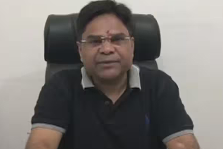 ‘২০ হাজারে বউ পাবে’, বিজেপির নারীকল্যাণ মন্ত্রীর স্বামীর মন্তব্যে চরমে বিতর্ক, ভিডিও ভাইরাল