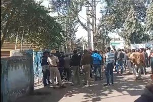 ক্রিকেট খেলাকে কেন্দ্র করে দুই পাড়ায় সংঘর্ষে রণক্ষেত্র আসানসোল, পুলিশ ফাঁড়ির সামনেই চলল গুলি!
