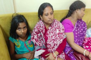 ডিএনএ টেস্ট কী, জানেই না, ছাইয়ের মাঝে বাবাকে খুঁজতে তমলুক থেকে আনন্দপুরে ছোট্ট সুস্মিতা