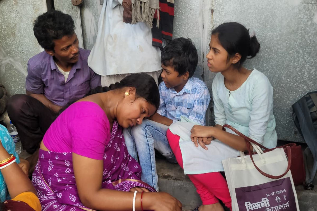 আনন্দপুরের দগ্ধ কারখানায় এখনও নিখোঁজ ৬, উদ্বিগ্ন পরিবারের সদস্যদের সঙ্গে কথা অরূপ বিশ্বাসের