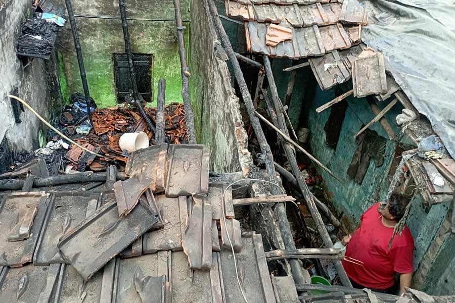 বাড়িতে ছিলেন না ছেলে, ঘরে আগুন লেগে হাওড়ায় অসহায় বৃদ্ধের মর্মান্তিক মৃত্যু