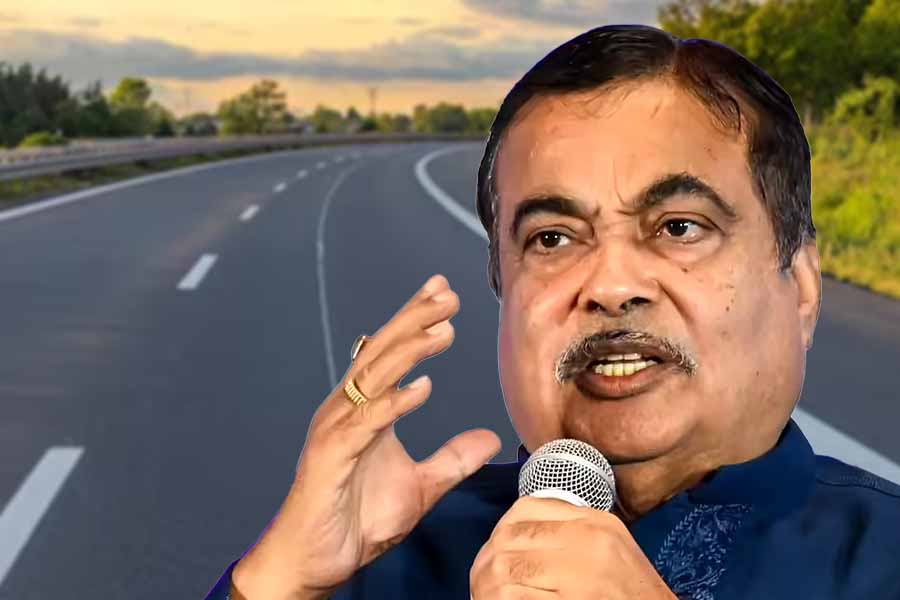 এবার বিনামূল্যে পথদুর্ঘটনাগ্রস্তদের চিকিৎসা, অগ্নিকাণ্ড রোধে বাস তৈরির নয়া নিয়ম, ঘোষণা গড়করির