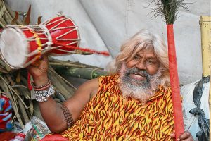 গুরুর নির্দেশে ৭ বছর স্পিকটি নট! গঙ্গাসাগর ট্রানজিট ক‌্যাম্পে ‘মৌনীবাবা’কে নিয়ে হইচই