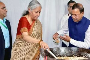 বাজেট পেশের আগে হালুয়া উৎসবে অংশ নিলেন নির্মলা সীতারমণ, কেন পালিত হয় এই রীতি?