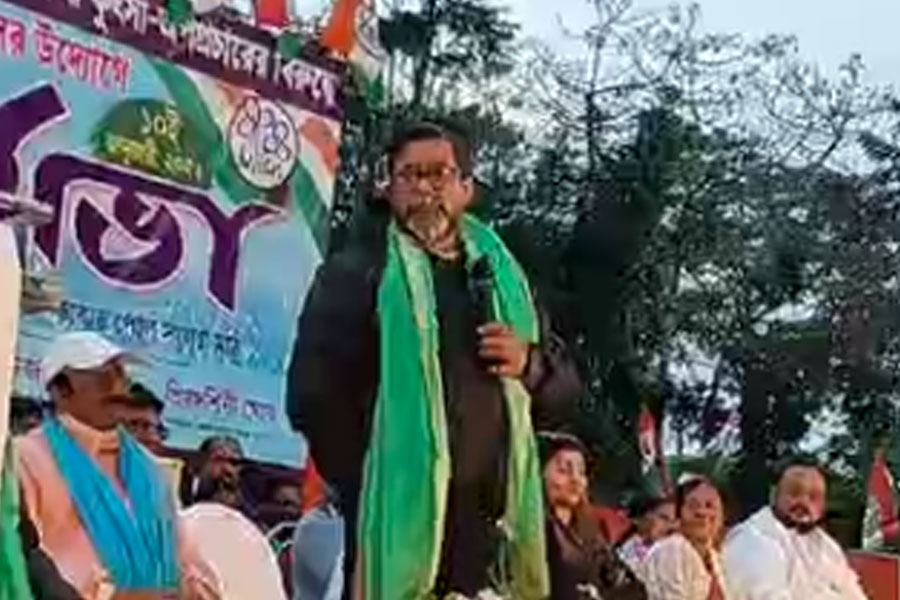 ‘দিদি ক্ষমা করবেন’, ভিনরাজ্যের বিজেপি নেতারা বাংলায় প্রচারে এলে পালটা মারের হুঁশিয়ারি তৃণমূল বিধায়কের