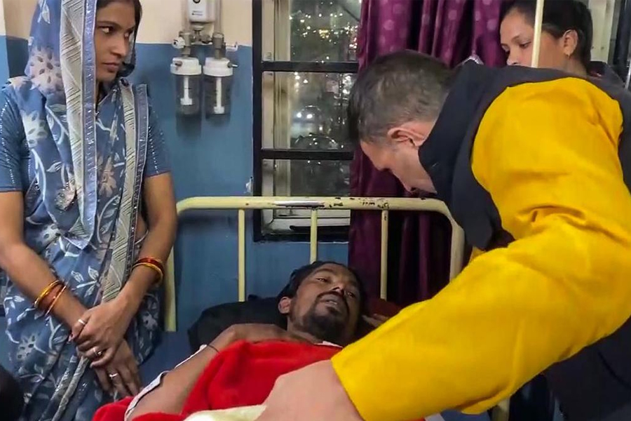 ইন্দোরের জলে বিষক্রিয়ায় মৃত বেড়ে ১০! বরখাস্ত আধিকারিক, দায় এড়ানোর চেষ্টা সরকারের?
