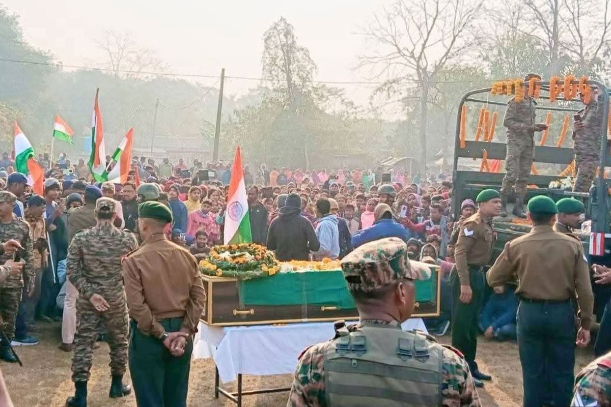 আজই ফেরার কথা ছিল, ফিরলেনও…তবে কফিনবন্দি হয়ে! ডুকরে কাঁদলেন জওয়ান সমীরণ সিংয়ের বাবা-মা