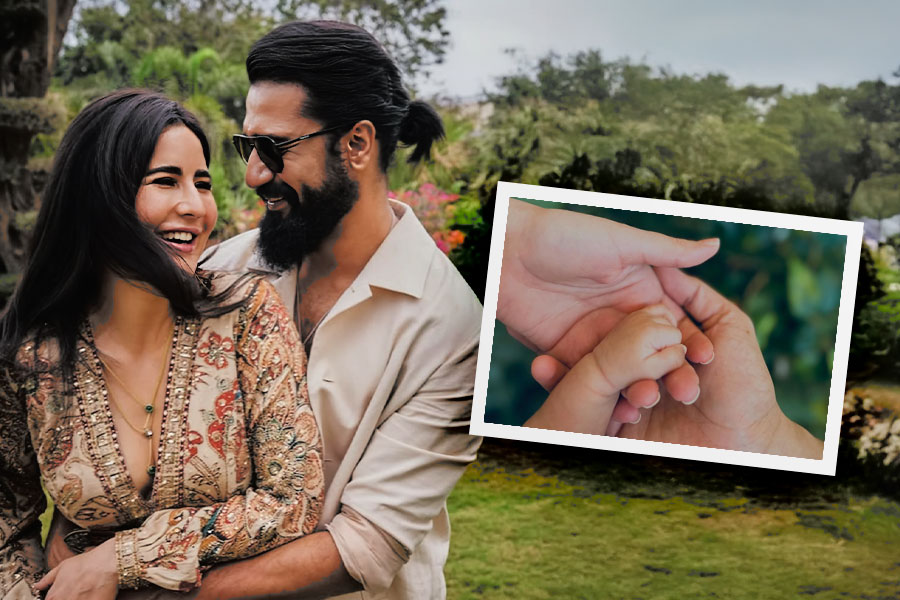 ‘আমাদের আলো’, ‘বেবি কৌশলে’র সঙ্গে পরিচয় করালেন ভিকি-ক্যাটরিনা, কী নাম রাখলেন খুদের?