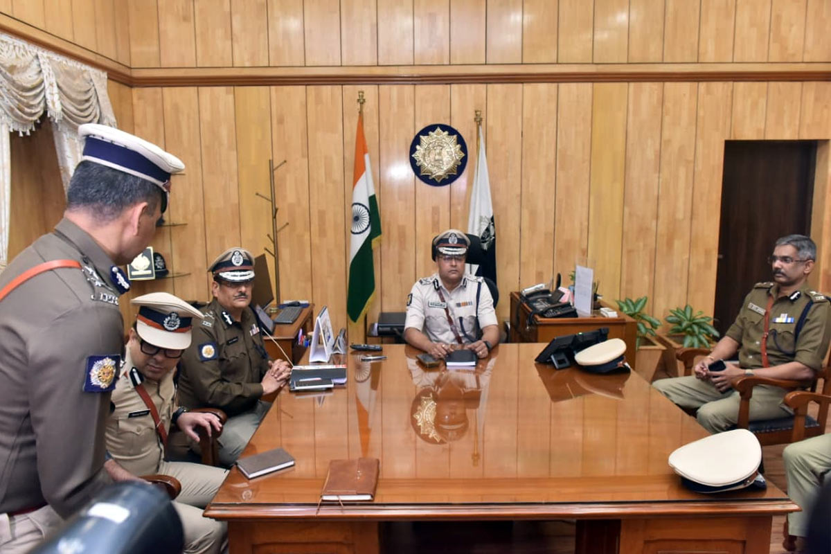 ‘রাস্তাই পুলিশের অফিস’, দায়িত্ব নিয়েই আধিকারিকদের প্রাথমিক পাঠ দিলেন নয়া পুলিশ কমিশনার