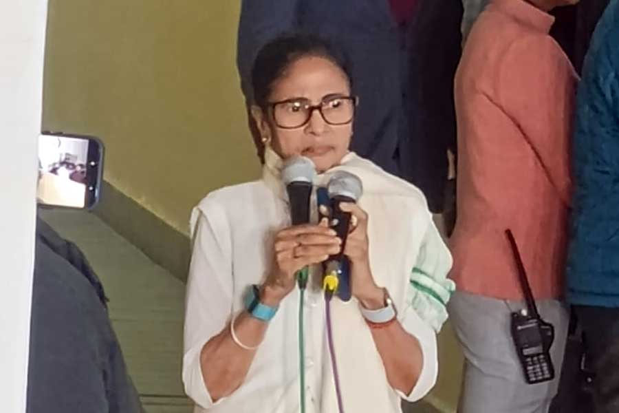‘ফরেনসিক এনে দলের নথি চুরি, FIR হবে,’ প্রতীক না আসা পর্যন্ত আইপ্যাক দপ্তরেই থাকছেন মমতা