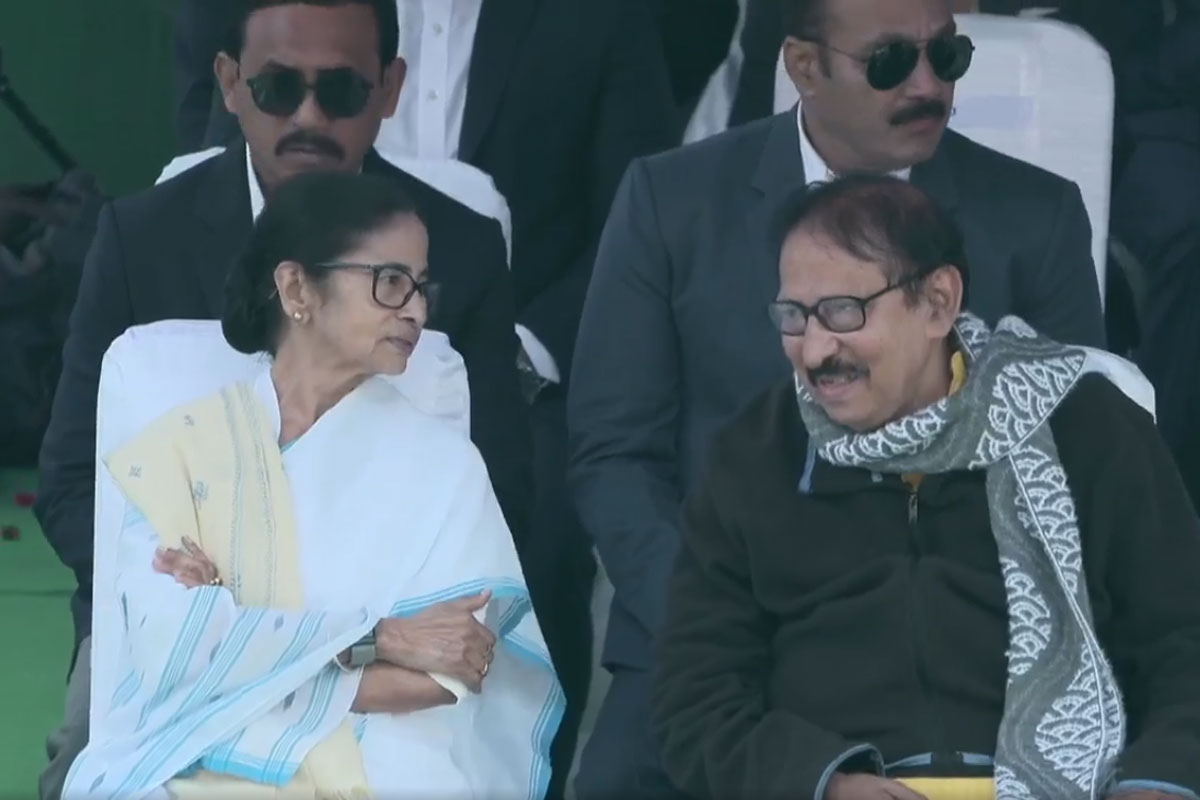 Mamata Banerjee receives greetings at Republic Day celebrations