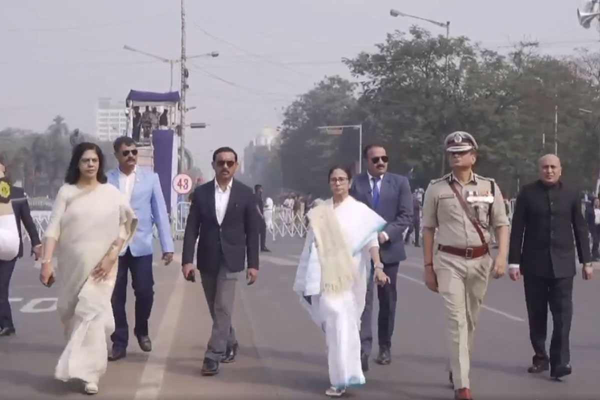 Mamata Banerjee receives greetings at Republic Day celebrations
