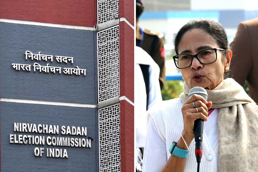 ‘বিজেপির আইটি সেলকে দিয়ে অ্যাপ বানিয়েছে’, SIR নিয়ে ফের মমতার নিশানায় কমিশন