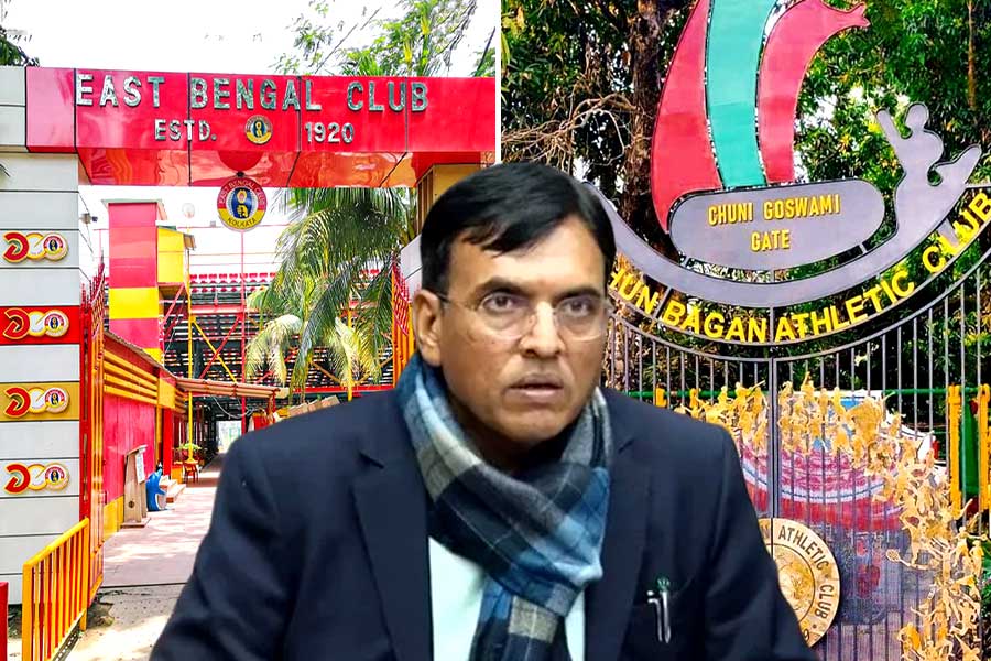 মোহনবাগান-ইস্টবেঙ্গলও উচ্চারণ করতে পারেন না ক্রীড়ামন্ত্রী! ‘বাংলা বিরোধী’ তোপ তৃণমূলের