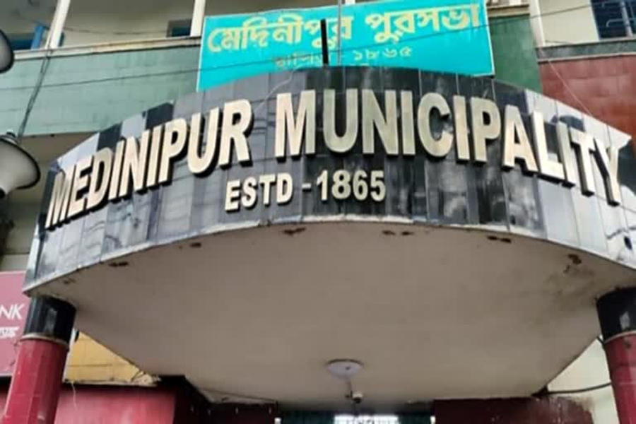 দুর্নীতির অভিযোগে মুখ্যমন্ত্রীকে চিঠি মেদিনীপুরের কংগ্রেস পুরপ্রধানের, পালটা তাঁকেই সতর্ক করল দপ্তর