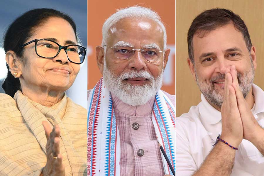 ইংরাজি নববর্ষে সমাজে সুখ ও শান্তি কামনা মোদির, সকলকে শুভেচ্ছা জানালেন মমতা-রাহুলও