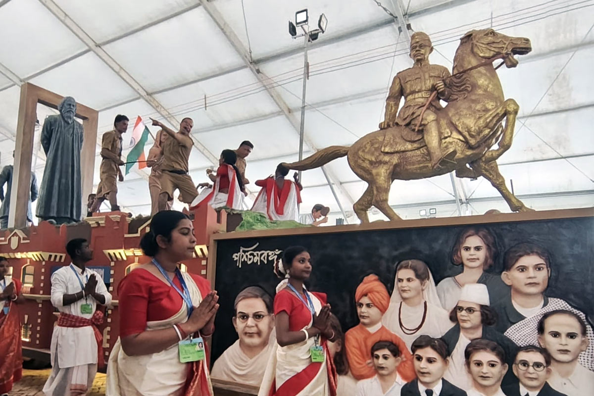 সাধারণতন্ত্র দিবসে দিল্লির বুকে ‘বাঙালি অস্মিতা’, কেন্দ্রের বিরুদ্ধে বাংলার শক্তি রবিঠাকুর-বঙ্কিম