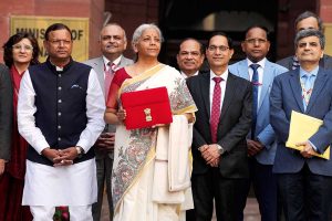 ফের নজির ভাঙার বাজেট! ৭৫ বছরের ইতিহাস বদলাতে চলেছেন নির্মলা সীতারমণ