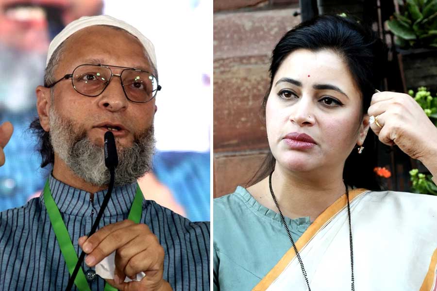 ‘আমার ৬, আপনাকে ৮ সন্তান নিতে কে আটকাচ্ছে?’ বিজেপি নেত্রীকে চ্যালেঞ্জ ছুড়লেন ওয়েইসি
