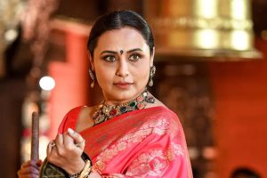 ‘স্বামীর সঙ্গে গলা উঁচিয়ে কথা বলা উচিত!’ লিঙ্গসমতার বার্তা দিতে গিয়ে বিতর্কে ‘মর্দানি’ রানি