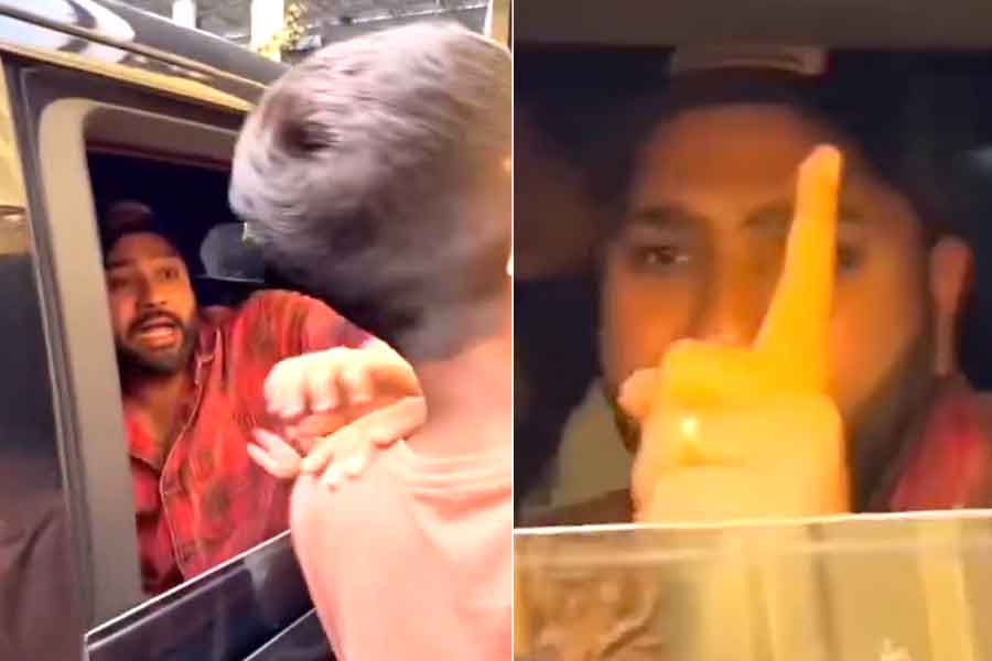 চলন্ত গাড়ি থেকে হাত ধরে হ্যাঁচকা টান! ভক্তের ‘বেয়াদপি’তে ক্ষিপ্ত রোহিত, ভিডিও ভাইরাল