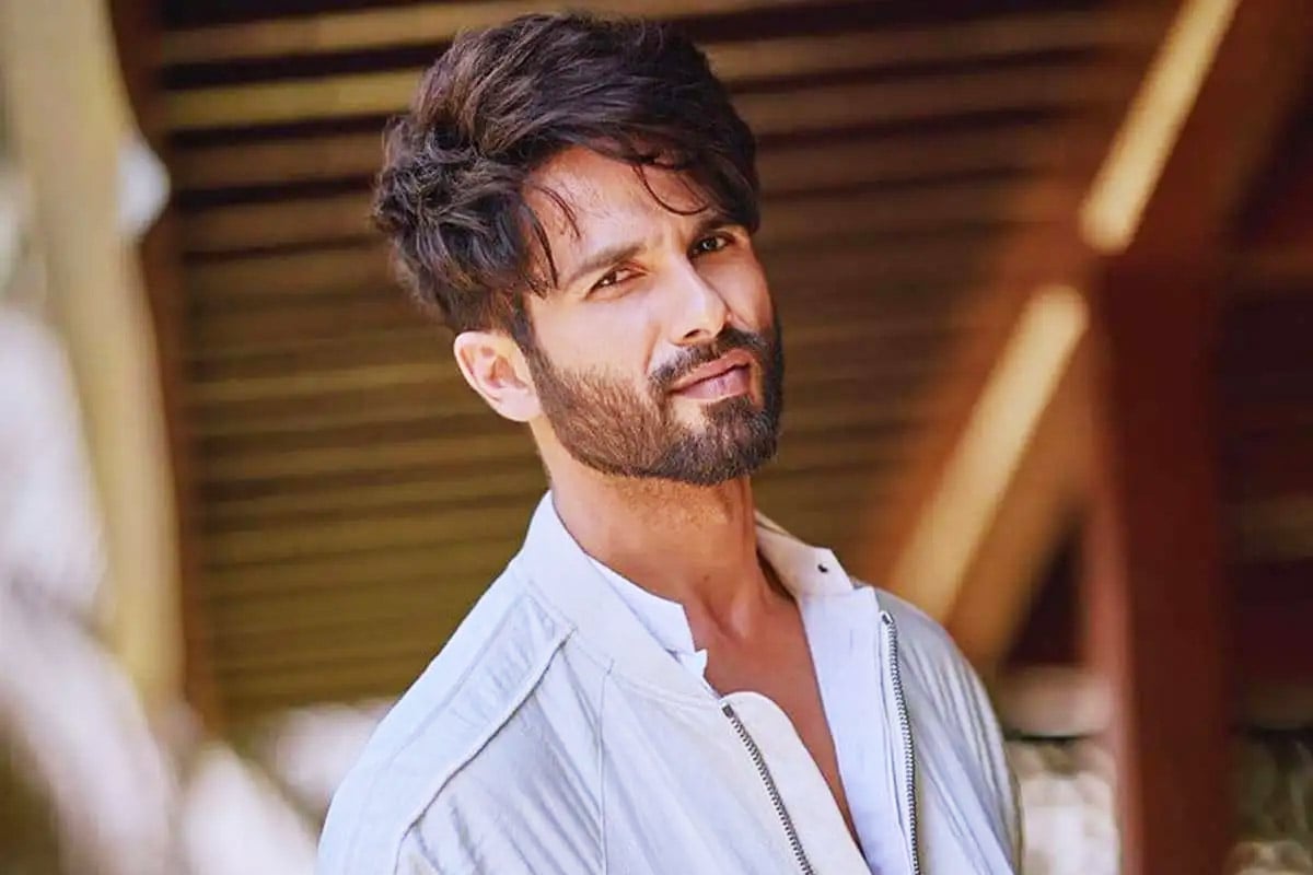 ‘এক ফুল দো মালি’, প্রেম-বিচ্ছেদের ‘ককটেল’-এ নাস্তানাবুদ শাহিদ! ত্রিকোণ সম্পর্কে জড়ালেন?