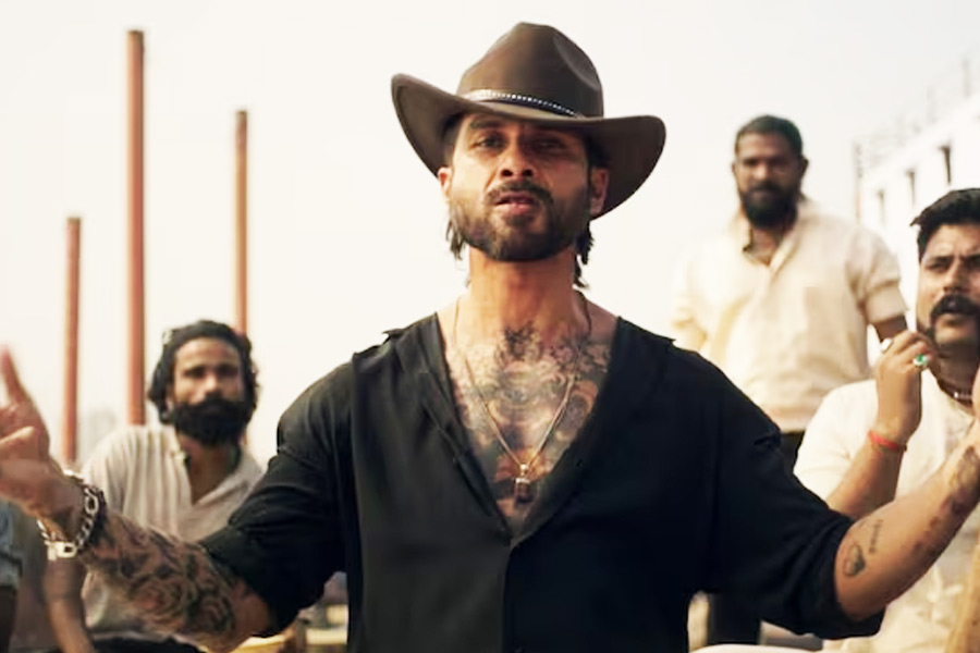 Shahid Kapoor's O’Romeo Teaser Out, Farida Jalal Is On Fire