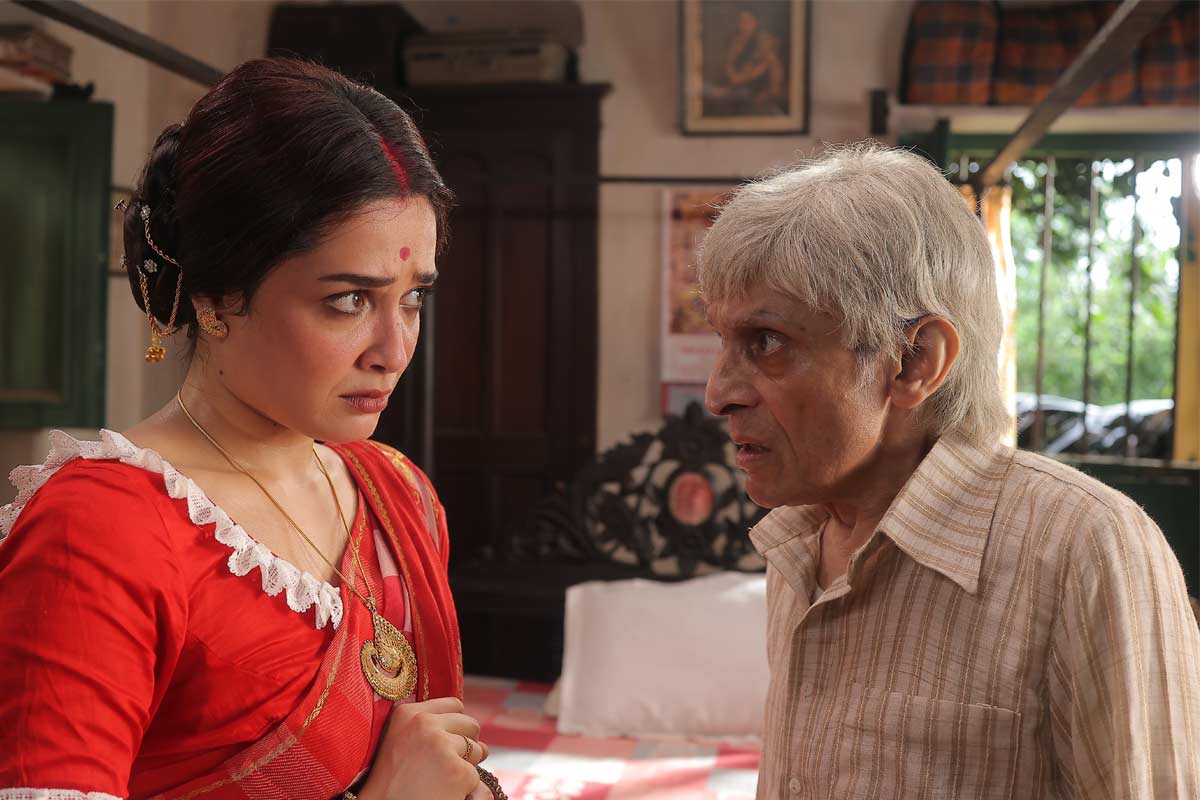 গ্রামের মানুষ ভার্চুয়াল স্টার, রাতারাতি ভাইরাল ‘ফণীবাবু’ বলবে কোন গল্প?