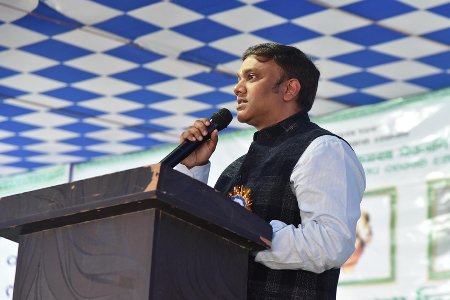 Purulia DM and SP learning santhali language
