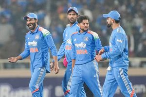 পন্থের পর ফের চোটের হানা, প্রথম ওয়ানডে চলাকালীন মাঠ ছাড়লেন ভারতীয় অলরাউন্ডার