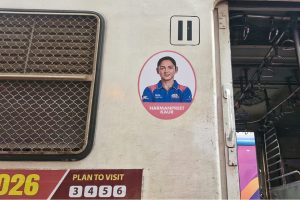 বিশ্বজয়েই বদল, ট্রেনের মহিলা কামরা হল ‘হরমনপ্রীত কম্পার্টমেন্ট’, নেটপাড়া বলছে, ‘সাবাশ লেডিজ’