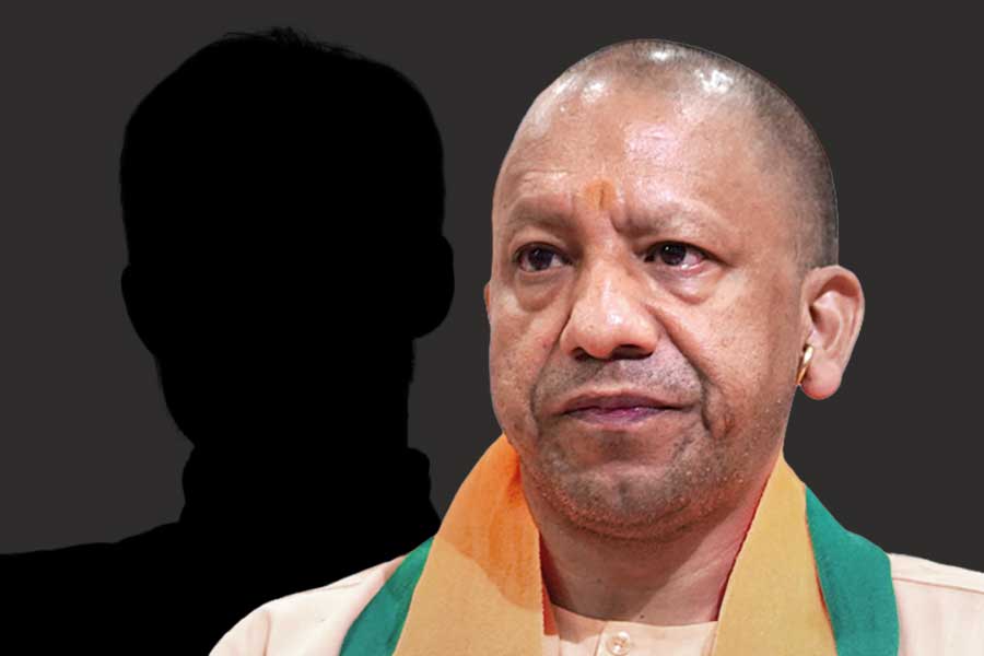 আস্থা কমছে যোগীতে? মকর সংক্রান্তির পরই ‘লেজুড়’ জুড়তে পারেন মোদি-শাহরা