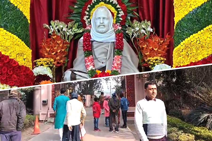 কল্পতরু উৎসবে কামারপুকুরে রামকৃষ্ণের ভিটে স্পর্শ ভক্তদের