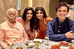 আদনান শামির সঙ্গে নৈশভোজ আরএসএস প্রধানের! ভাগবতকে ‘দেশদ্রোহী’ বলল কংগ্রেস