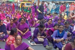 ‘ভাতা নয়, বেতন চাই’, ‘কল্পতরু’ বাজেটেও খুশি নন আশাকর্মীরা, স্বাস্থ্যভবনের সামনে ধুন্ধুমার