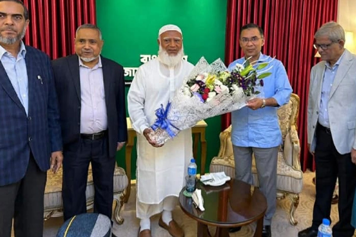 পুষ্পস্তবক হাতে জামাতের আমিরের বাড়িতে তারেক, শপথগ্রহণের আগে কোন কৌশল খালেদাপুত্রের?