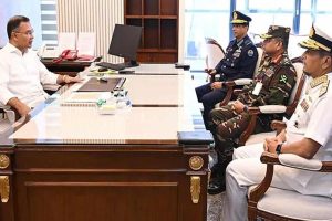 বাংলাদেশের তিন সেনাবাহিনী প্রধানের সঙ্গে সাক্ষাৎ করলেন প্রধানমন্ত্রী তারেক রহমান